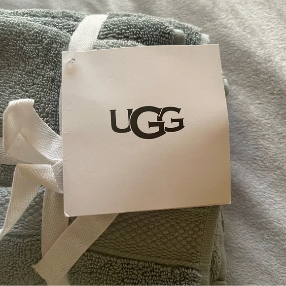 UGG 4 piece washcloth set, 13”x13” in color Pasha Succulent - Picture 2 of 7